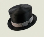 Magicians are best associated with these top hats.