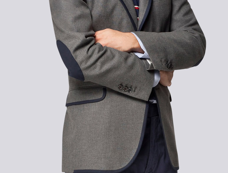 Functional cuff buttons are a rarity in the ready-to-wear jacket but I take it as a sign that CH Caroline Herrera is confident of her tailored dimensions. Additional details like contrast sleeve patch and piping make this blazer incredibly debonair.