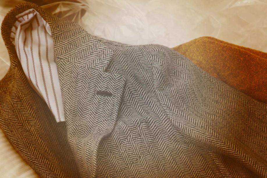 Salvatore Piccolo Napoli SS13- herringbone fabric and beautifully sewn lapel buttonhole.
