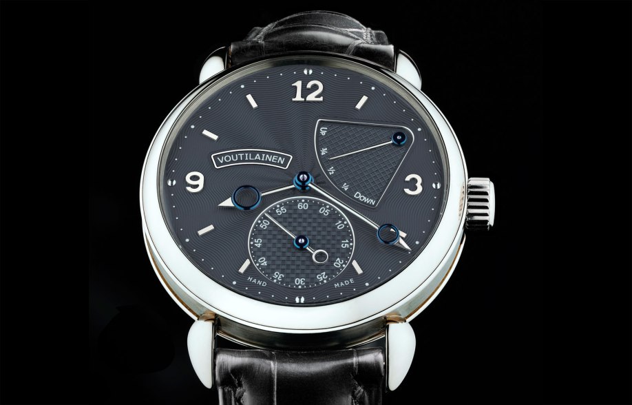 An additional power reserve indicator is featured on the Vingt-8R.