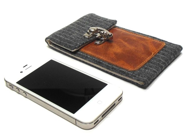 Moose + Pine Cool Smartphone Wallet 4