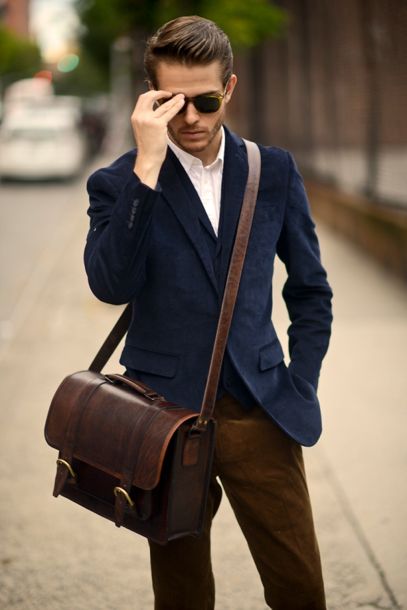 Effortlessly put together in a simple white shirt with blue blazer simply because he chose the right colours and accessories (bag/sunglasses) to match.